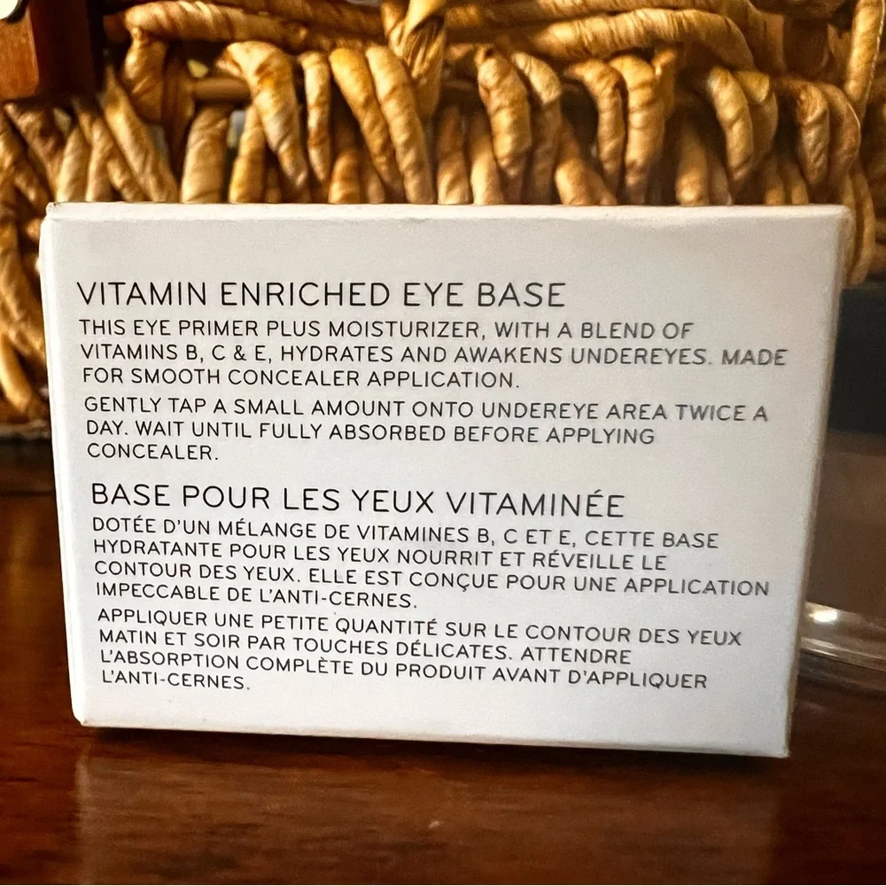 Bobbi Brown Vitamin Enriched Eye Base  Cream - Picture 3 of 4